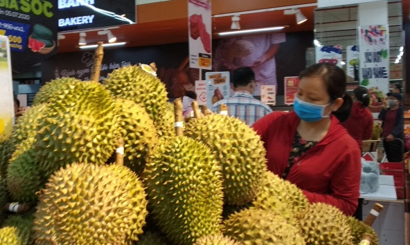 Hàng hóa tại các siêu thị ở TP.HCM vẫn dồi dào, giá cả ổn định