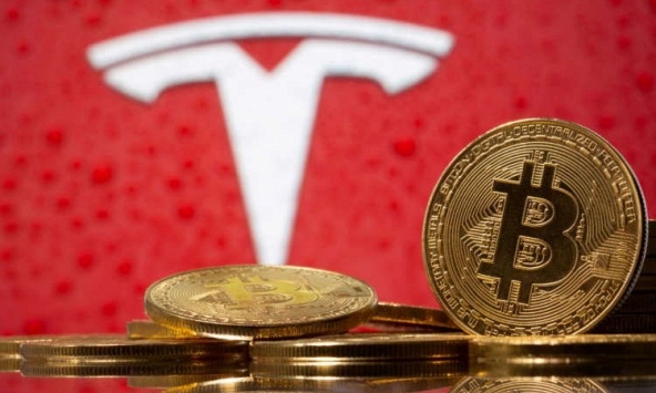 Có nên dùng Bitcoin để mua xe Tesla?