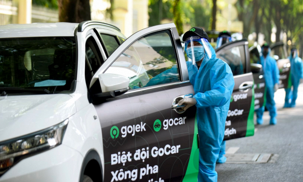 Gojek, Grab cùng ra mắt dịch vụ gọi ô tô miễn phí cho nhân viên y tế và người khỏi bệnh COVID-19