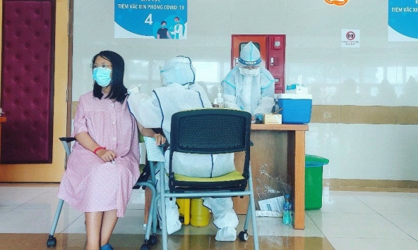 Phụ nữ mang thai và trẻ sơ sinh nhiễm COVID-19 điều trị thế nào?