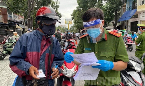 TP.HCM đổi giấy đi đường mới từ 0h ngày 25/8