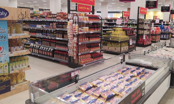 Siêu thị đầy ắp hàng hóa vắng bóng người mua