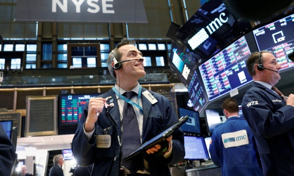 Chứng khoán Mỹ phục hồi đầu tuần, Nasdaq đóng cửa kỷ lục sau khi phê duyệt vaccine Pfizer