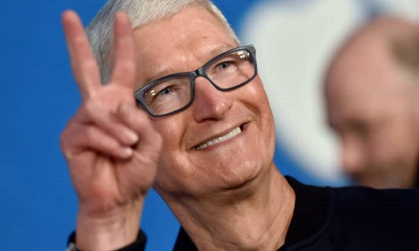 CEO Apple Tim Cook nhận thưởng cổ phiếu gần 750 triệu USD