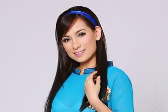 Ca sĩ Phi Nhung mắc COVID-19, vào Bệnh viện Chợ Rẫy cấp cứu