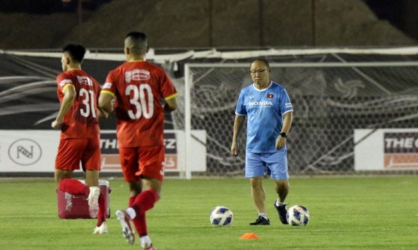 Buổi tập thứ hai của ĐT Việt Nam tại Riyadh: Củng cố các bài tấn công, phòng ngự