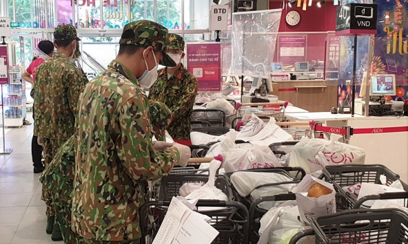 Có tiền cũng khó có thực phẩm giữa tâm dịch