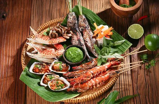 Món ngon mỗi ngày: Mẹt hải sản chấm muối ngò gai

