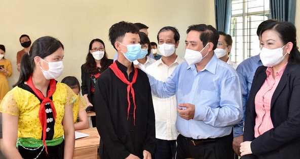 Lên phương án tiêm vaccine COVID-19 cho học sinh tiểu học đến THPT