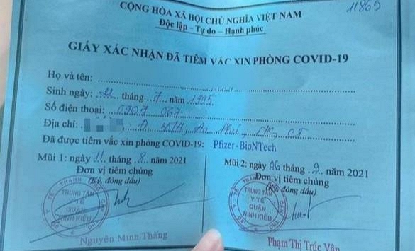 Xác minh nhân thân cô gái khoe tiêm hai mũi vaccine nhờ 'xin ông anh'