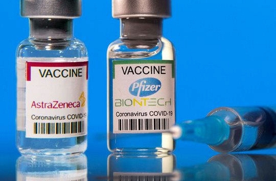 Tiêm trộn AstraZeneca và Pfizer sinh miễn dịch tốt hơn dùng một loại