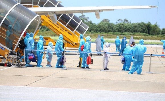 Quảng Ngãi lên phương án đón 200 phụ nữ mang thai từ các tỉnh phía Nam về quê bằng đường hàng không