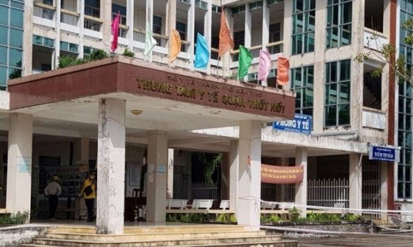 Vụ bé gái 13 tuổi được tiêm vaccine phòng COVID-19: Giám đốc Trung tâm Y tế quận bị đình chỉ