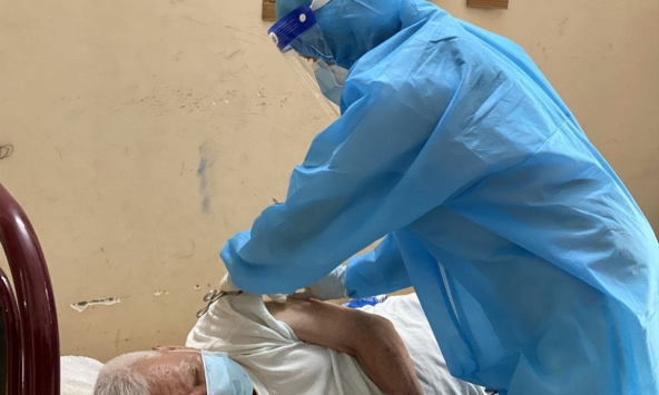 Chuyên gia lý giải hiệu quả của vaccine AstraZeneca khi rút ngắn khoảng cách 2 mũi tiêm