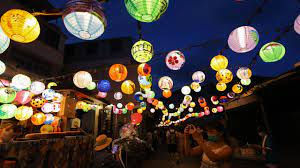 Đèn lồng thắp sáng ngôi làng mang tính biểu tượng của Hồng Kông