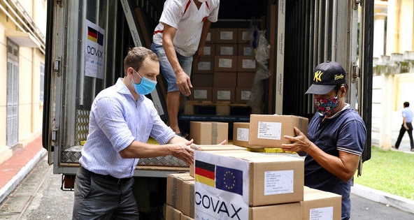 Việt Nam tiếp nhận hơn 850.000 liều vaccine AstraZeneca do Đức trao tặng