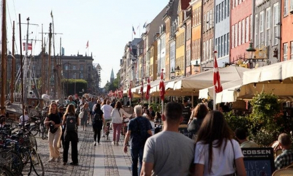 Những quốc gia nào đã mở cửa và chung sống với COVID?