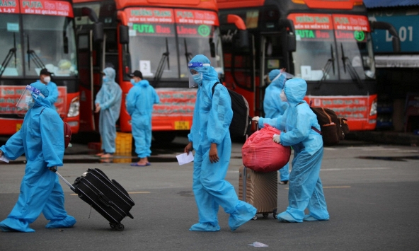 Gần 1.400 người ở TP.HCM được đưa về quê tránh dịch COVID-19 trong một ngày