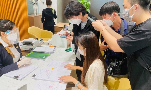 Thủy Tiên - Công Vinh nhận 18.000 trang sao kê và tuyên bố khởi kiện