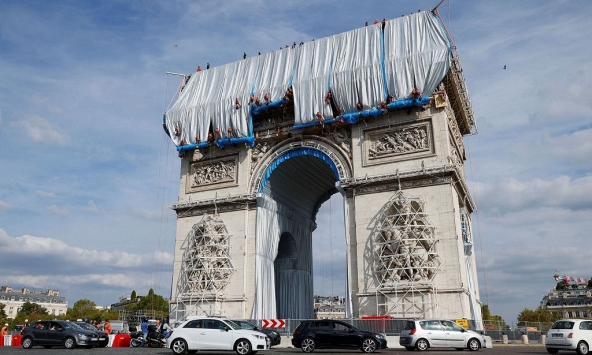 Dân Pháp háo hức chờ đón Khải Hoàn Môn được ‘mặc áo’ mới