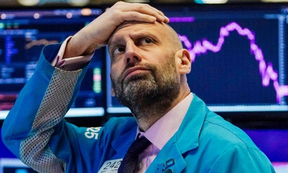 Thị trường chứng khoán thua lỗ, Dow và S&P 500 giảm gần 2%