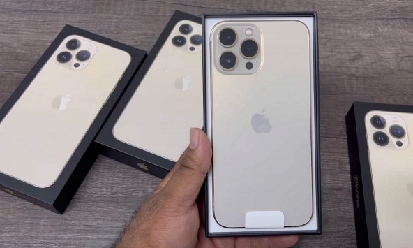 Mở hộp iPhone 13 Pro Max đầu tiên trên thế giới