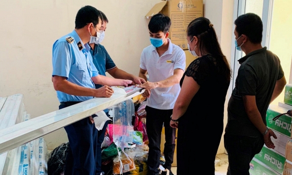 Lô nhôm nghi giả mạo nhãn hiệu XINGFA bị tạm giữ