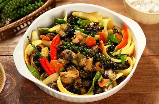 Món ngon mỗi ngày: Ốc bươu xào tiêu xanh
