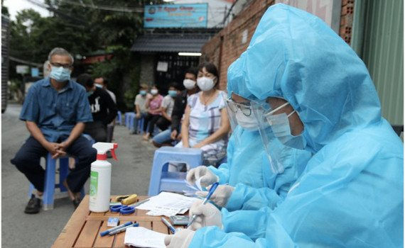 Thêm 6.957 người nhiễm COVID-19 trong ngày 1/10, số ca khỏi bệnh lập kỷ lục mới với 27.520 người