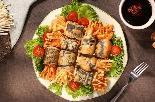 Món ngon mỗi ngày: Rong biển cuộn nấm kim châm

