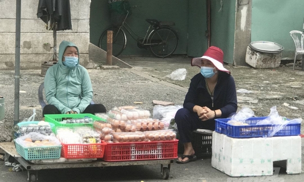 Nhiều chợ tự phát xuất hiện ở TP.HCM