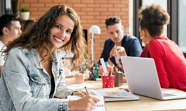 Cho thuê chỗ ngồi làm việc: Lợi ích và thách thức của nơi làm việc chung