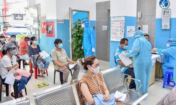Thêm 4.806 ca mắc COVID-19 trong ngày 8/10, riêng TP HCM có 2.215 ca
