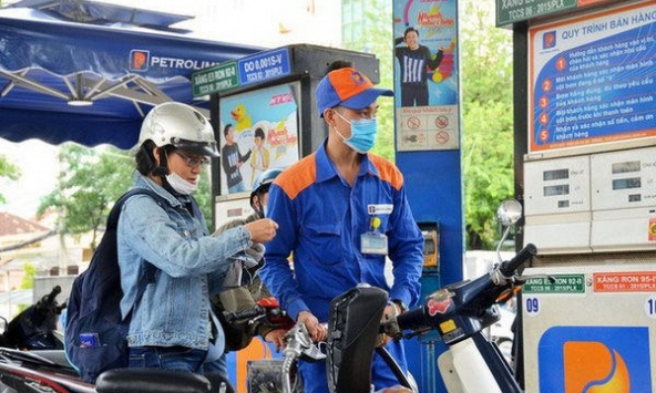 Giá xăng có thể tăng gần 1.000 đồng/lít vào ngày mai