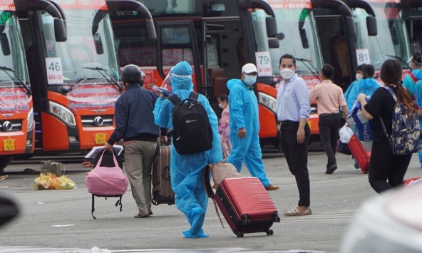 Những ai được đi xe khách liên tỉnh từ 13/10?