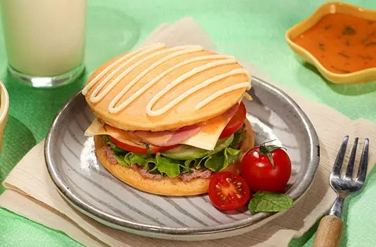 Món ngon mỗi ngày: Bánh rán thịt nguội pate
