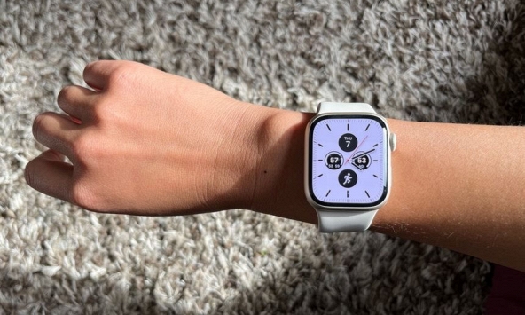 Đánh giá Apple Watch Series 7: Màn hình lớn hơn, thời lượng pin ngắn