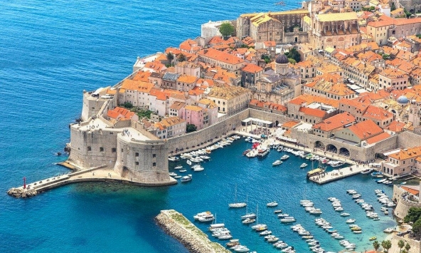 Sống chung với dịch bắt đầu từ hộ chiếu vaccine