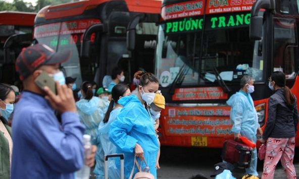 Tiếp tục đưa hàng ngàn người dân các tỉnh miền Trung, Tây Nguyên về quê