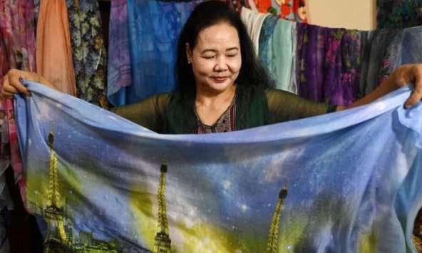 Nữ nghệ sĩ Việt thành công với những sáng tạo từ tranh vải