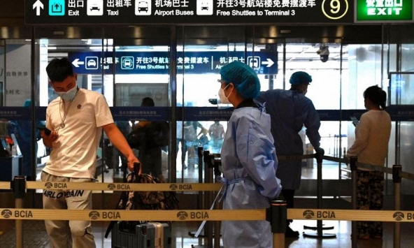 Trung Quốc hủy hàng trăm chuyến bay, đóng cửa trường học do đợt dịch COVID-19 mới