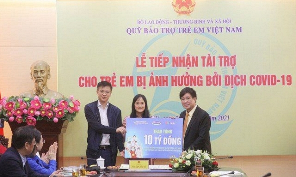 Vinamilk ủng hộ 10 tỷ đồng và 1 triệu ly sữa cho trẻ em bị ảnh hưởng bởi dịch COVID-19