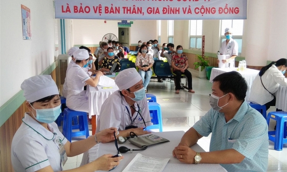 Phú Quốc đẩy mạnh tiêm vaccine COVID-19 mũi 2 cho hơn 130.000 dân để đón khách du lịch