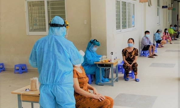 Việt Nam có thêm 3.639 ca mắc COVID-19 trong ngày 25/10, 65 người tử vong 