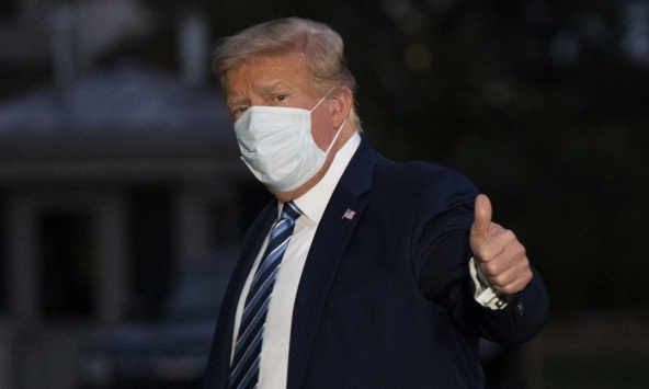 Cựu Tổng thống Donald Trump đã có thể cứu sống hơn 130.000 người nếu nghe lời khuyên về COVID-19 của chuyên gia