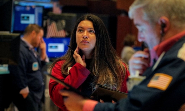 Chứng khoán Mỹ trượt khỏi mức kỷ lục