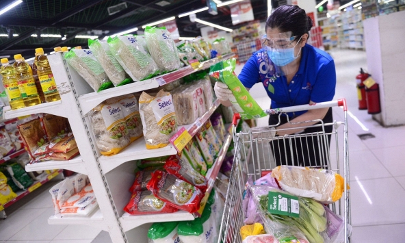 Người dân TP.HCM không lo thiếu hàng Tết