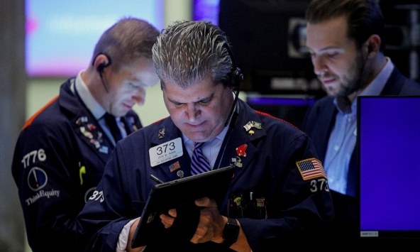 Phố Wall hỗn loạn trước cuộc họp chính sách của Fed