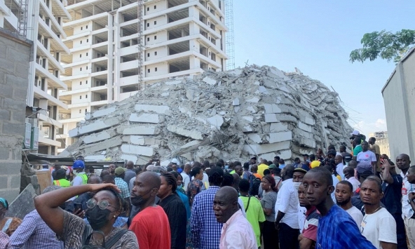 Sập khu dân cư đang xây dựng ở Nigeria, ít nhất 100 người bị vùi lấp