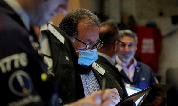 Phố Wall lập kỷ lục khi Tesla tăng giá, nhà đầu tư tập trung vào cuộc họp của Fed 